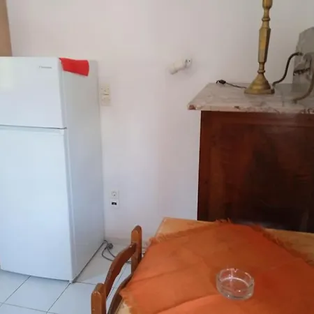 Athina 3 * באטסי
